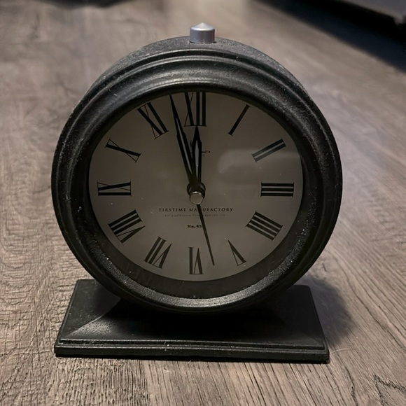 Firstime Other - Antique looking clock with alarm